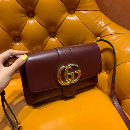 Sac GG Arli 25 cm en cuir de veau bordeaux, accessoires dorés