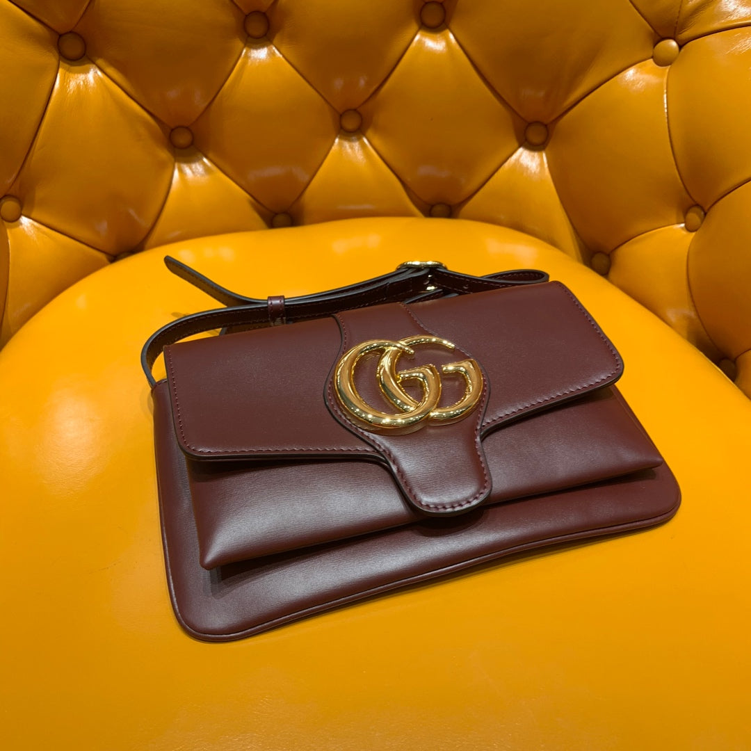 Sac GG Arli 25 cm en cuir de veau bordeaux, accessoires dorés