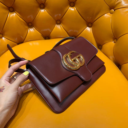 Sac GG Arli 25 cm en cuir de veau bordeaux, accessoires dorés