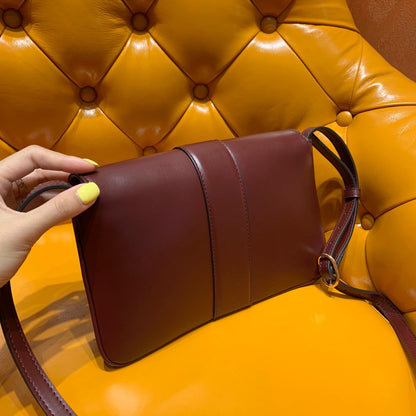 Sac GG Arli 25 cm en cuir de veau bordeaux, accessoires dorés