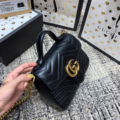 Mini-sac à main GG Marmont 21 cm en cuir de veau noir et accessoires dorés