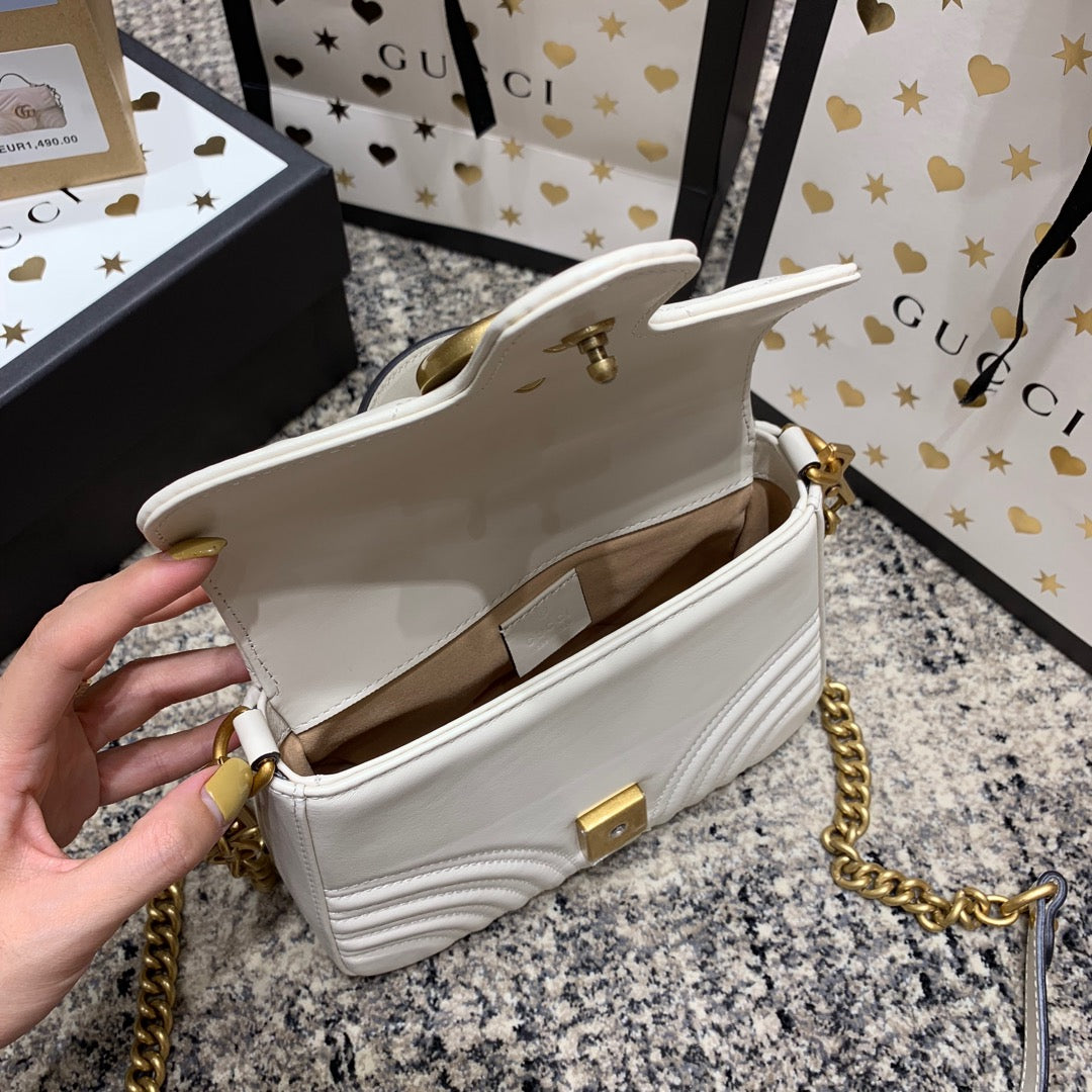 Mini-sac à main GG Marmont 21 cm en cuir de veau blanc et accessoires dorés