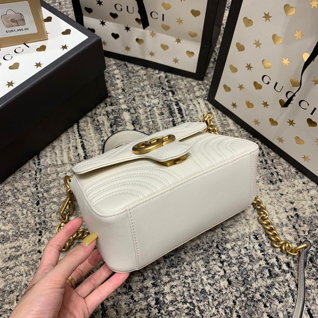 Mini-sac à main GG Marmont 21 cm en cuir de veau blanc et accessoires dorés