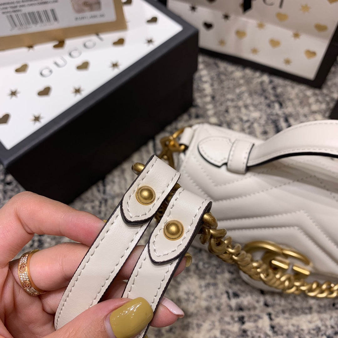 Mini-sac à main GG Marmont 21 cm en cuir de veau blanc et accessoires dorés