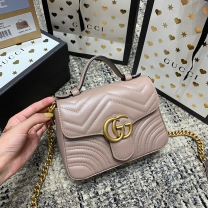 Mini-sac GG Marmont 21 cm en cuir de veau beige foncé, finitions dorées