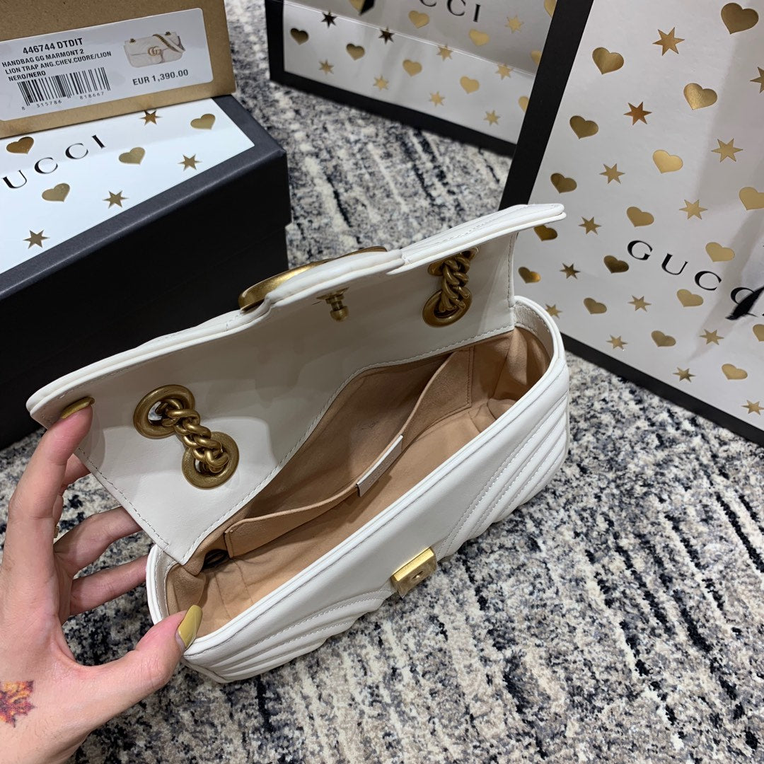 GG Marmont 22 cm en cuir de veau blanc avec finitions dorées