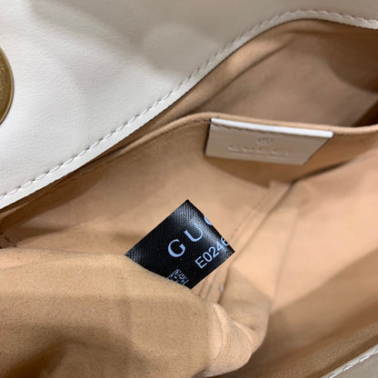 GG Marmont 22 cm en cuir de veau blanc avec finitions dorées