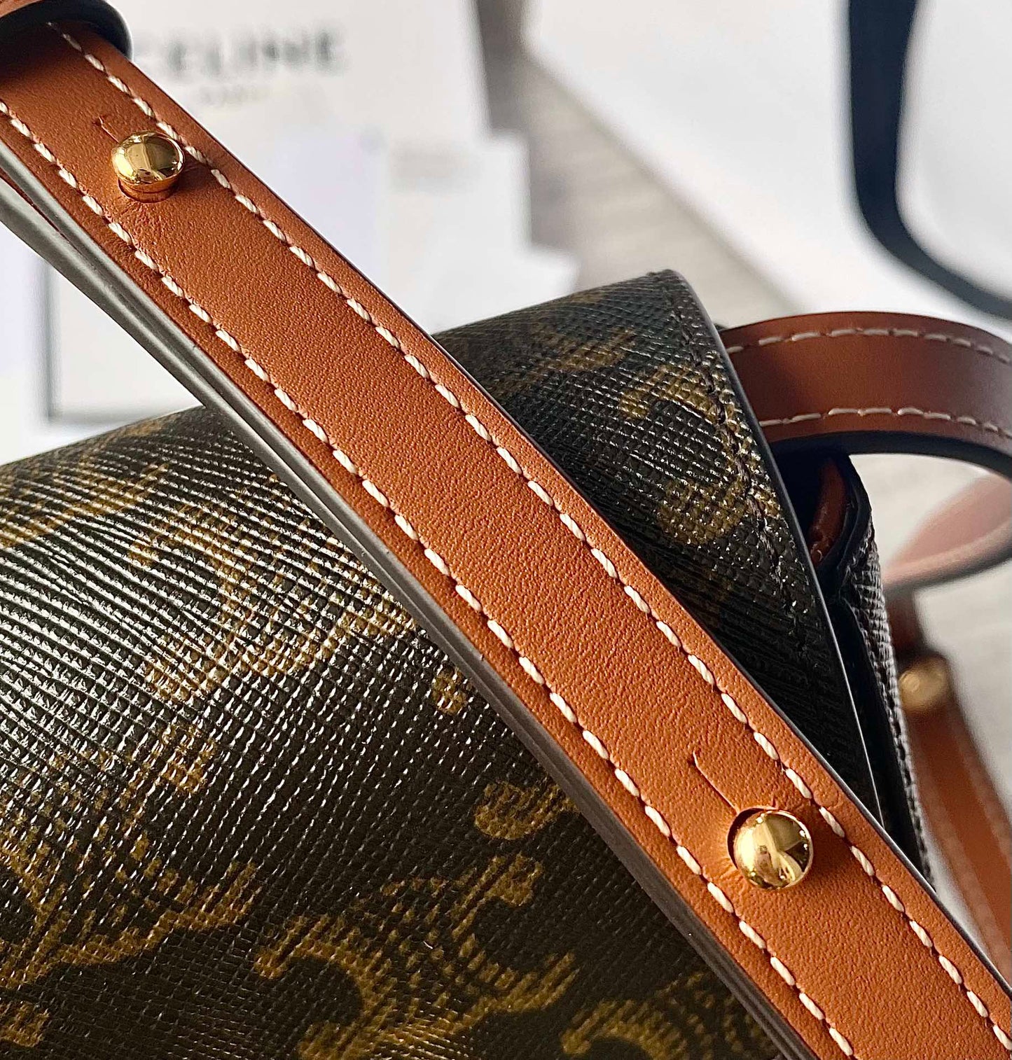 Sac à dos Teen Triomphe 11 cm en cuir de veau marron monogrammé
