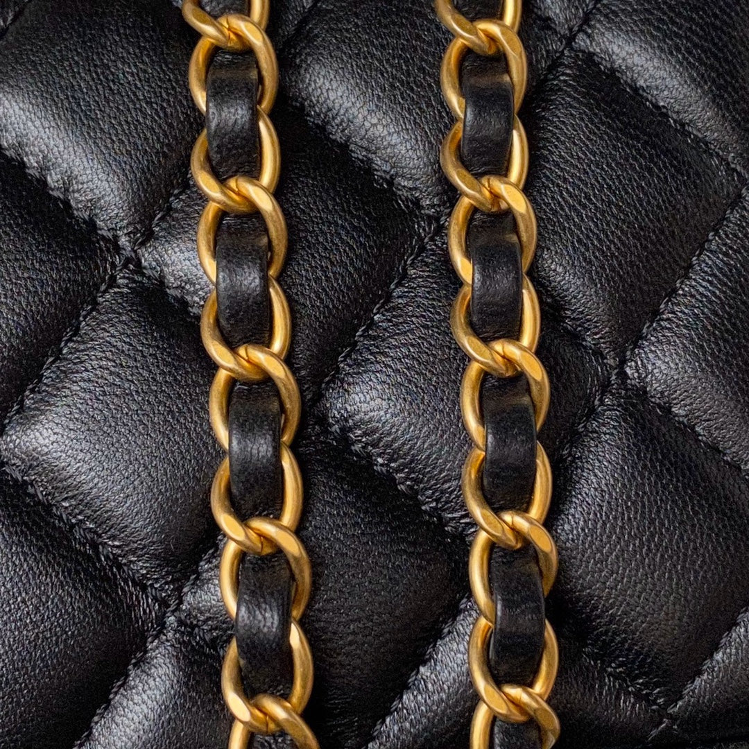 Trousse de toilette CC 17 cm en cuir d'agneau noir Quincaillerie dorée