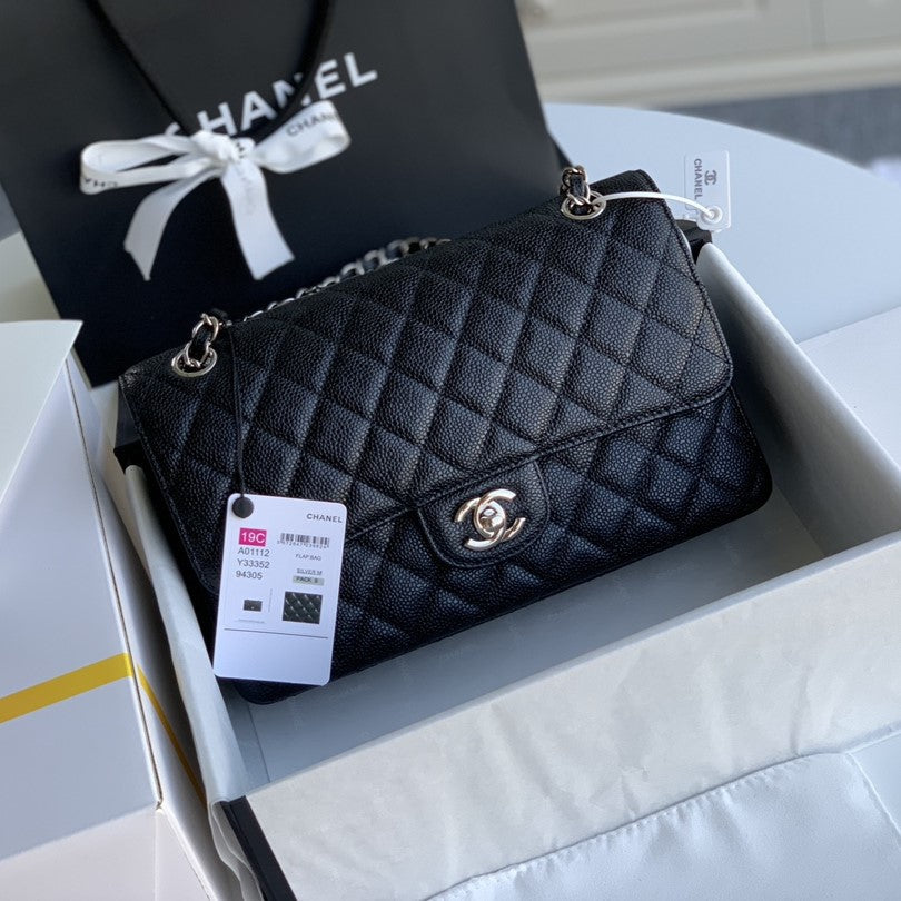 SAC À RABAT MOYEN 25 CM NOIR CAVIAR QUINCAILLERIE ARGENTÉE