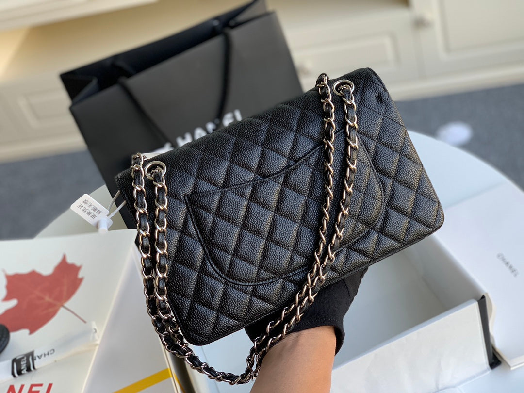 SAC À RABAT MOYEN 25 CM NOIR CAVIAR QUINCAILLERIE ARGENTÉE