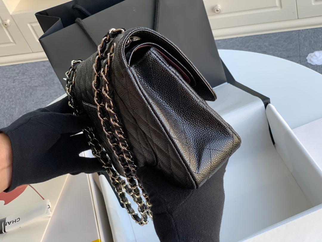 SAC À RABAT MOYEN 25 CM NOIR CAVIAR QUINCAILLERIE ARGENTÉE