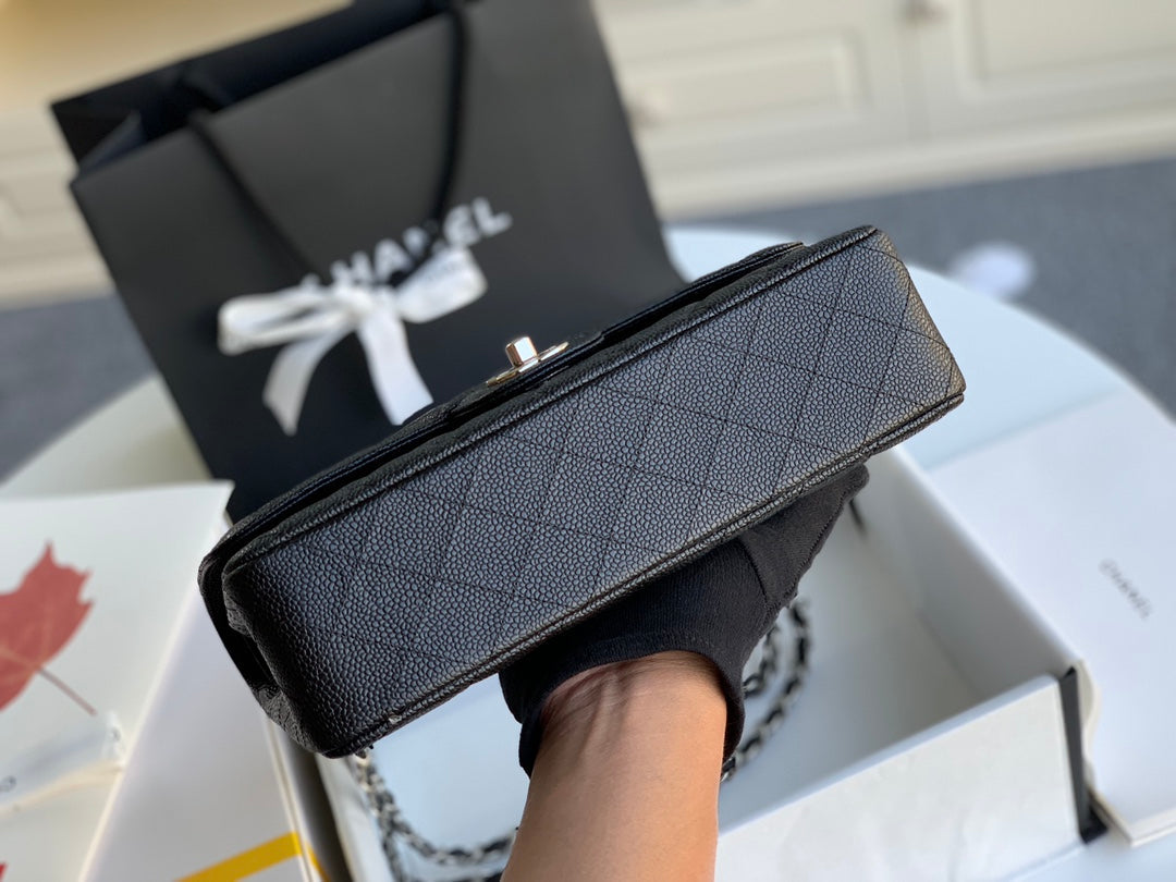 SAC À RABAT MOYEN 25 CM NOIR CAVIAR QUINCAILLERIE ARGENTÉE