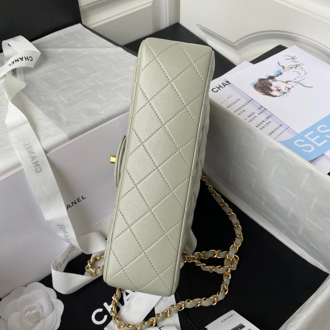 ミディアム クラシック フラップバッグ 23cm ライトグレー ラムスキン ゴールド金具