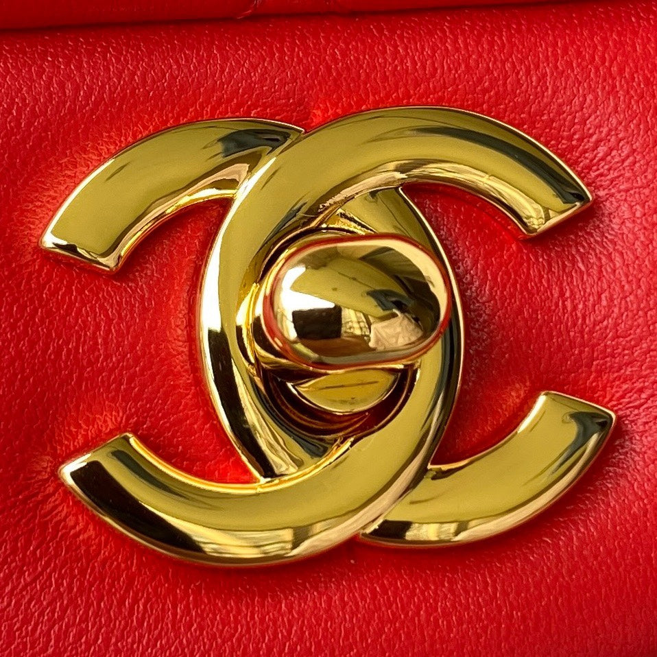 Sac à rabat classique moyen 23 cm en cuir d'agneau rouge et accessoires dorés 