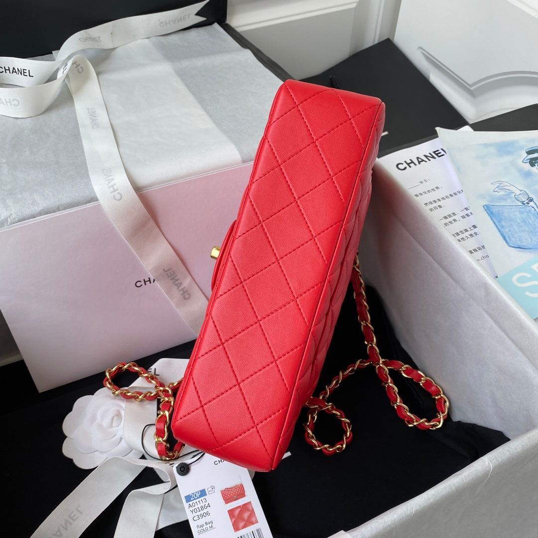 Sac à rabat classique moyen 23 cm en cuir d'agneau rouge et accessoires dorés 