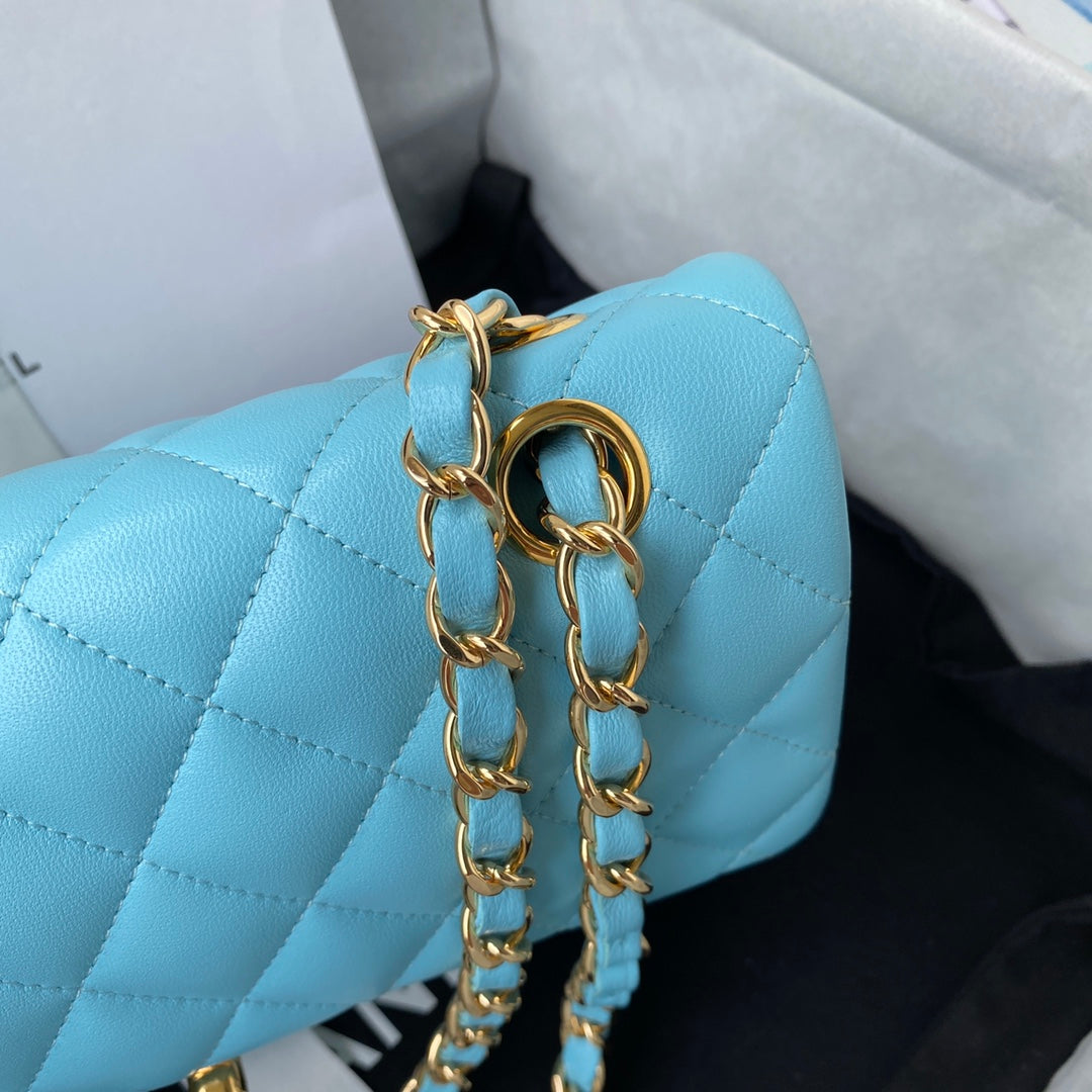 ミディアム クラシック フラップバッグ 23cm ブルースカイ ラムスキン ゴールド金具