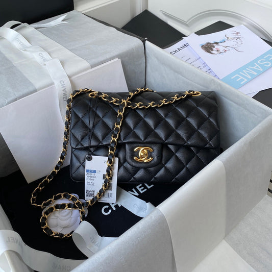 Sac à rabat classique moyen 23 cm Noir Caviar Quincaillerie dorée 