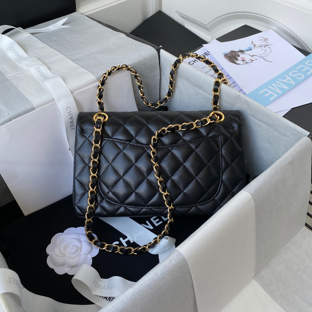 Sac à rabat classique moyen 23 cm Noir Caviar Quincaillerie dorée 