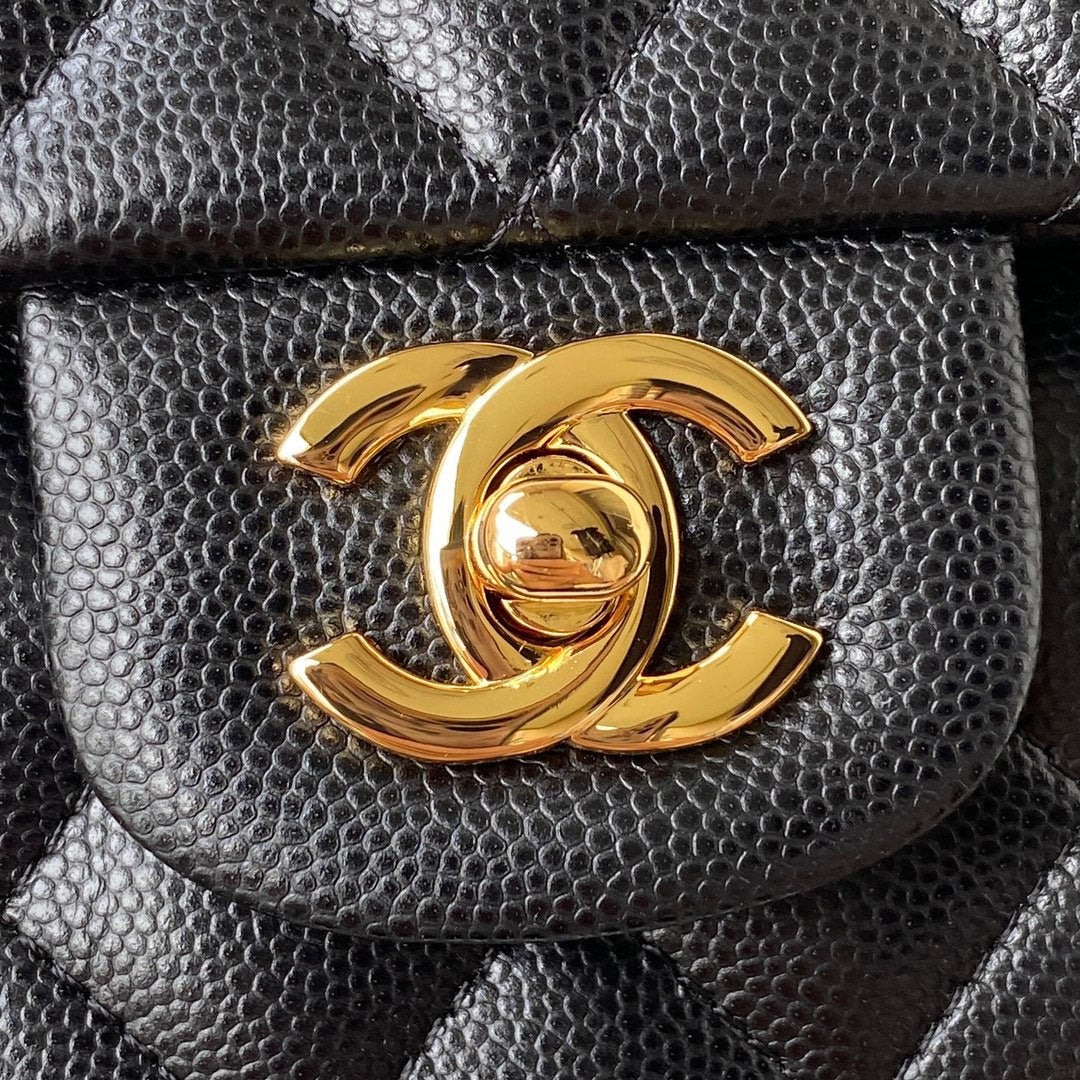 Sac à rabat classique moyen 23 cm Noir Caviar Quincaillerie dorée 