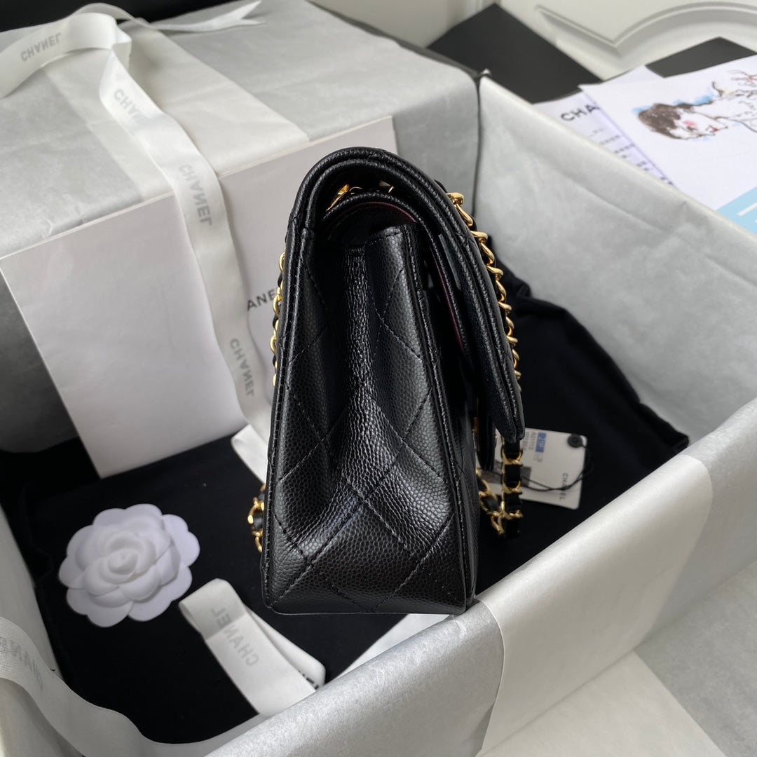 Sac à rabat classique moyen 23 cm Noir Caviar Quincaillerie dorée 