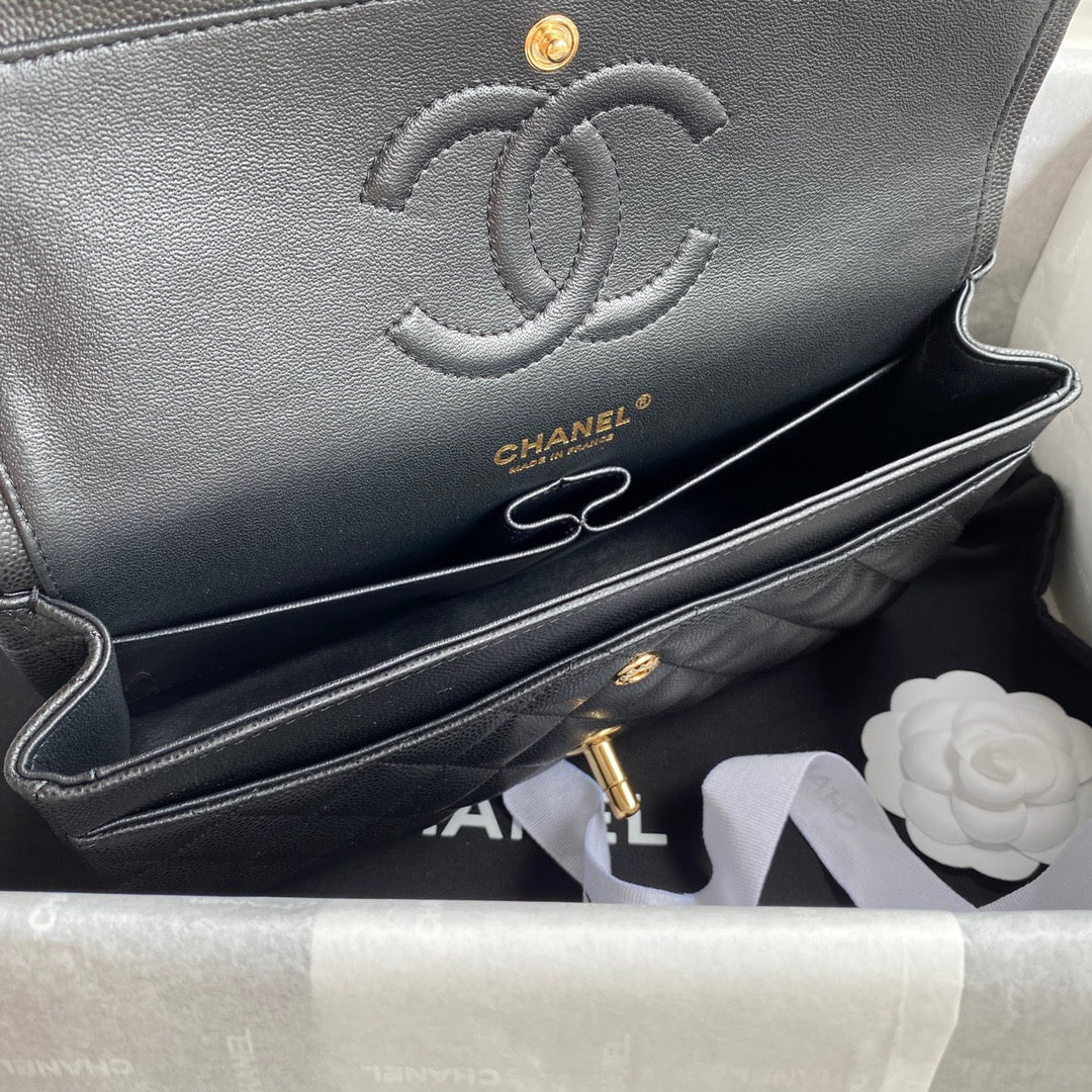 Sac à rabat classique moyen 23 cm Noir Caviar Quincaillerie dorée 