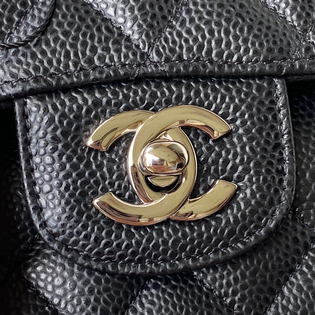 Sac à rabat classique moyen 23 cm Noir Caviar Quincaillerie argentée 