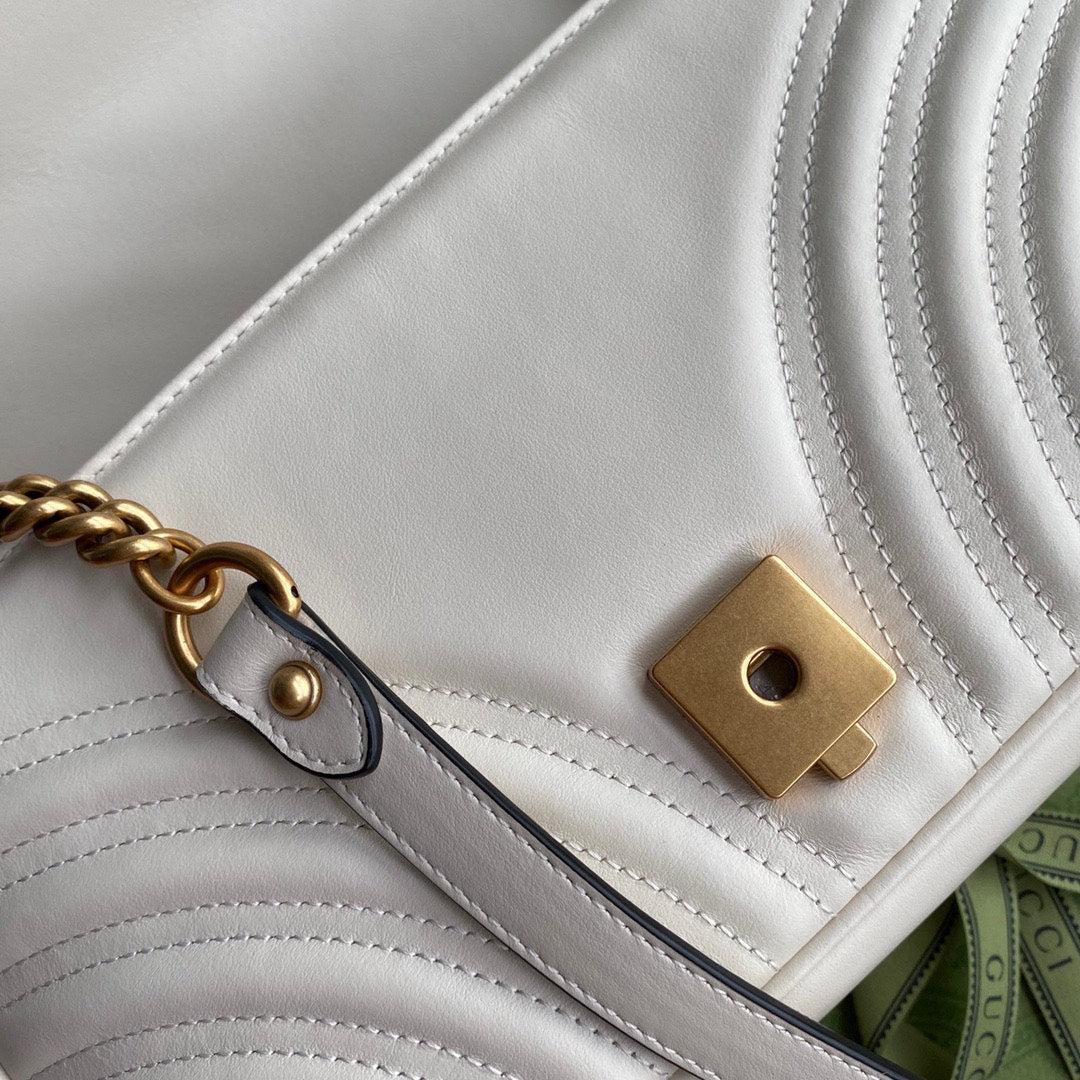 GG Marmont 26 cm en cuir de veau blanc avec finitions dorées