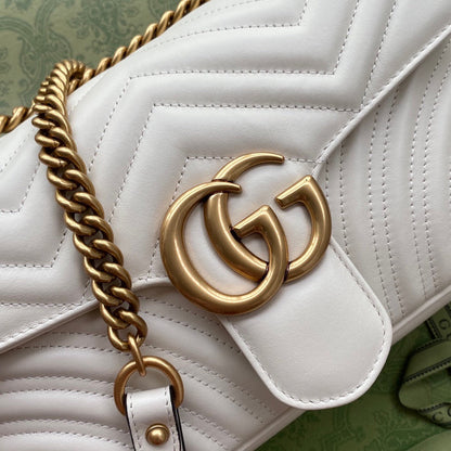 GG Marmont 26 cm en cuir de veau blanc avec finitions dorées
