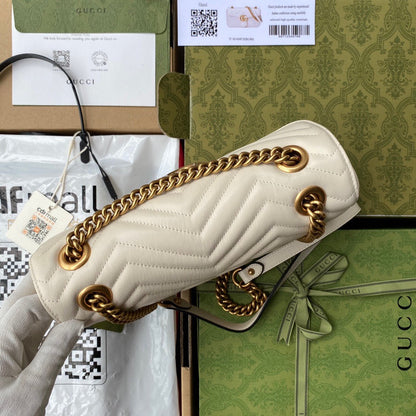 GG Marmont 26 cm en cuir de veau blanc avec finitions dorées