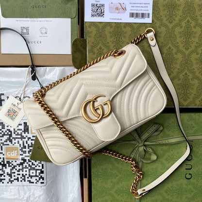 GG Marmont 26 cm en cuir de veau blanc avec finitions dorées